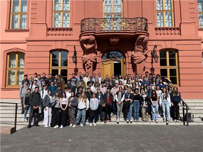 Die Jahrgangsstufe 9 in Mainz.  Foto: KuBa