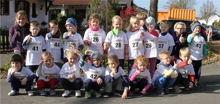 Die Jakobus-Kita Ersdorf startete mit 18 Teilnehmern beim Obstmeilenlauf 2015.Matthias Raab