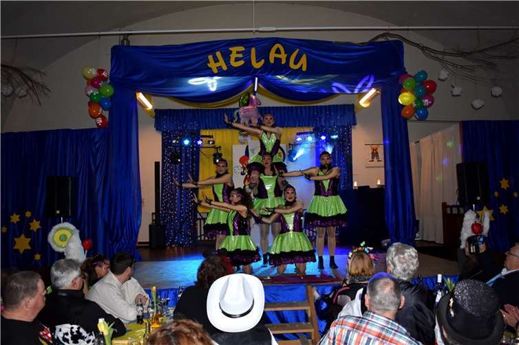 Die Jazztanzgruppe mit ihrem Tanz „Rummel am Nettestrand“. Fotos: privat