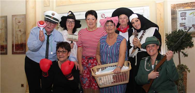 Die Jecken Frauen laden zur Karnevalssitzung ein.Foto: privat