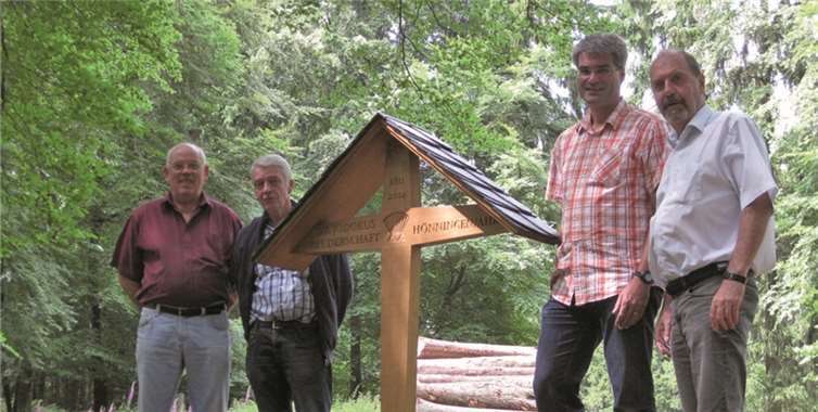 Die Jodokusbruderschaft Hönningen errichtete ein Wegekreuz auf der Hohen Warte.privat