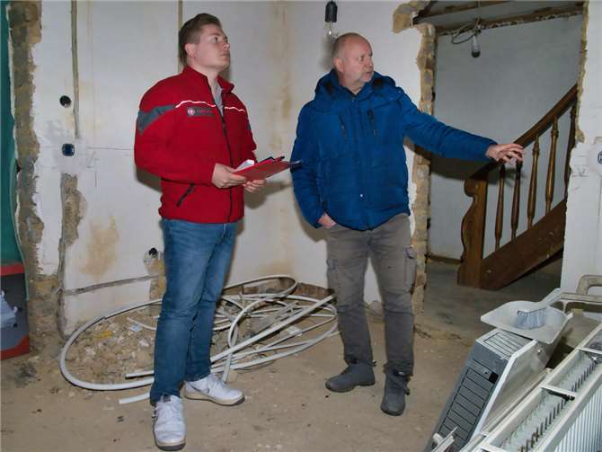 Die Johanniter ließen ein neues Schadensgutachten erstellen und organisierten eine ehrenamtliche Bauleitung, um die Familie bei allen Schritten zu begleiten.