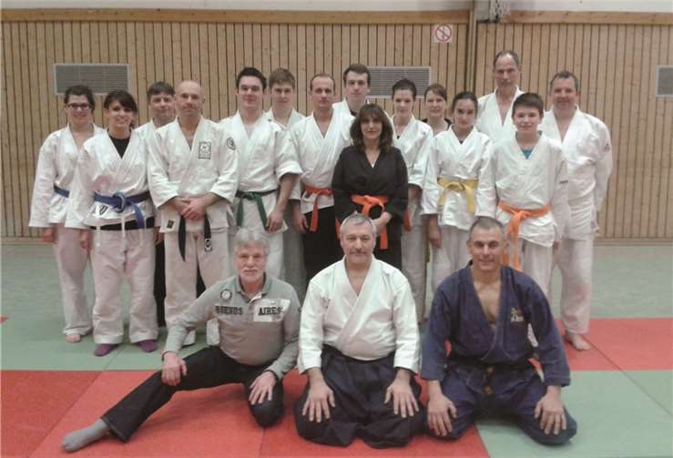 Die Ju-Jutsukas des JJC Rieden bekamen Besuch von Aikidomeister Klaus Pietschmann. privat