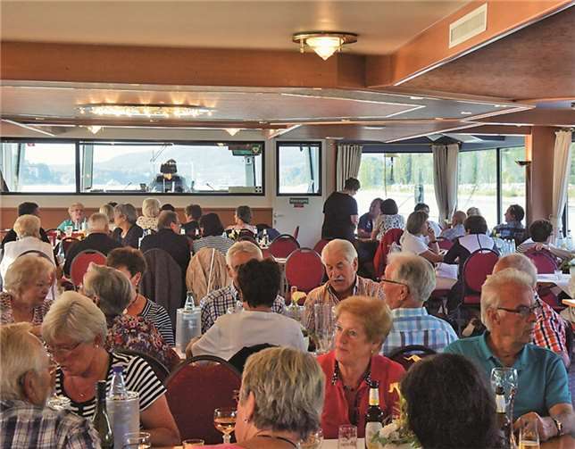 Die Jubiläumsfahrt des TV 05 Mülheim fand auf dem Rhein statt - mit der „Stadt Vallendar“. privat