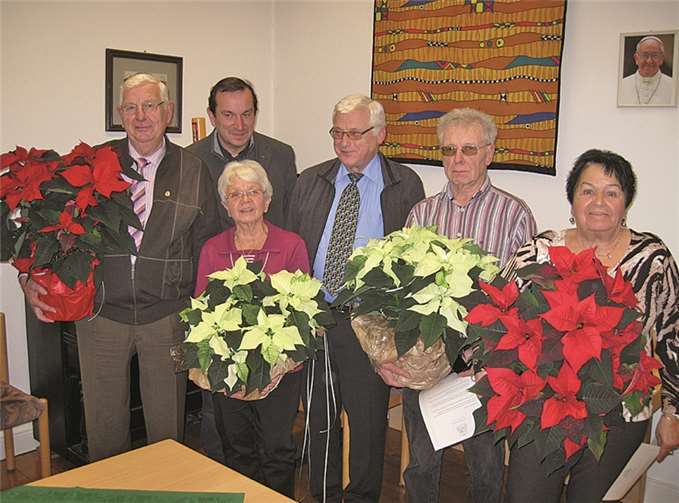 Die Jubilare Luise Feldhausen, Wilma Treis, Karl-Ernst Probst und Günter Conzen wurden für 60 Jahre Singen im Kirchenchor geehrt. privat
