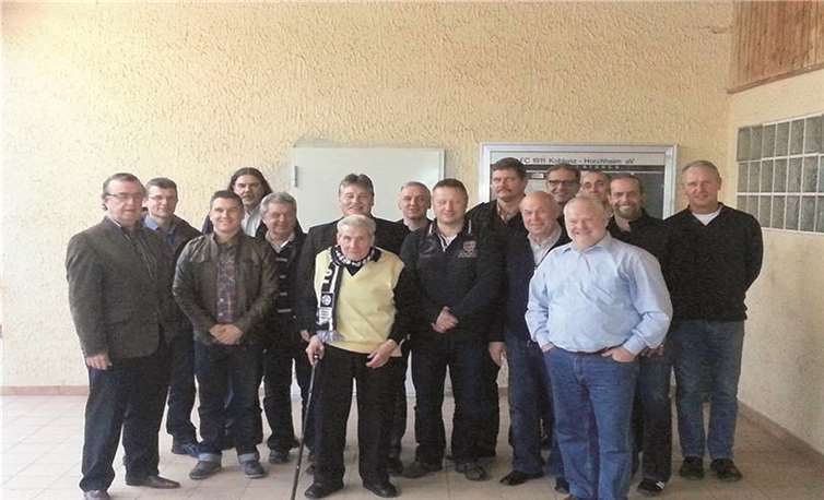 Die Jubilare des FC Horchheim gemeinsam mit dem Vorstand des FCH. privat