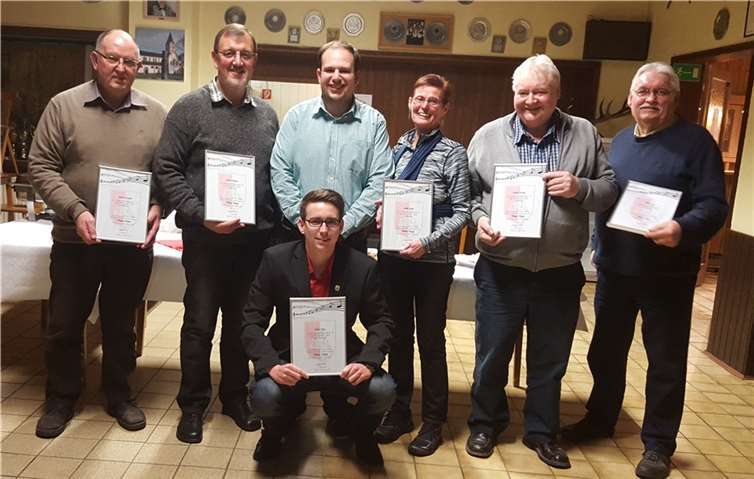 Norbert Nachtsheim gehört dem Verein seit nun 50 Jahren an Die Jubilare des Musikzugs Rot-Weiß Plaidt (von links): Manfred Kaiser, Helmut Unger, Nico Nübel, Michael Löb, Hedi Hickmann, Norbert Nachtsheim und Alois Rörig.privat