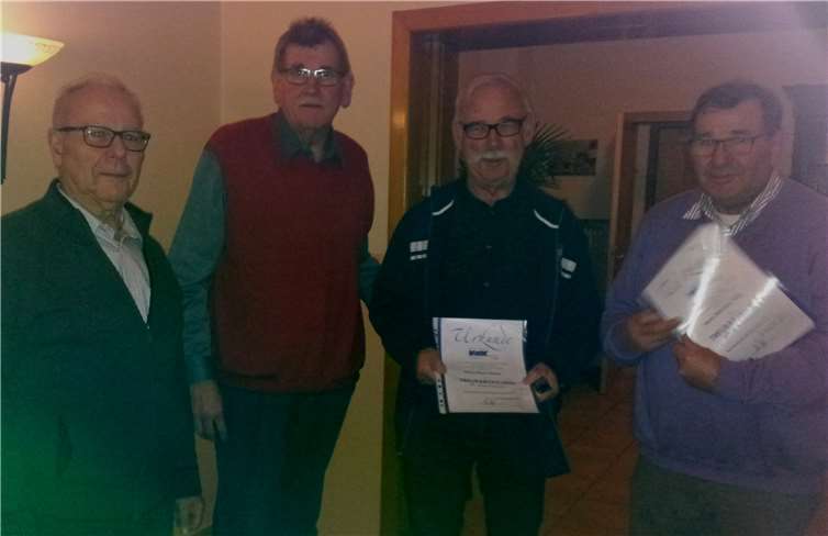 Die Jubilare erhielten eine Urkunde. Privat