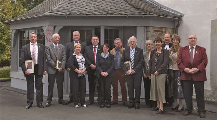 Die Jubilare versammelten sich, um gemeinsam ihre Goldene Konfirmation zu feiern. Sibille Müller