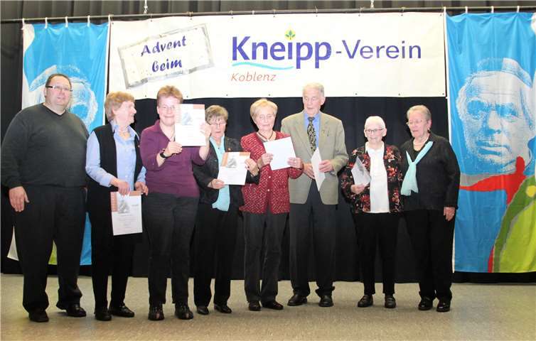 Die Jubilare, v.l.: Erste Vorsitzender Manfred Tönnes, Rosemarie Wortmann, Sabine Wortmann, Renate Baschton, Ellen und Volkmar Pretzsch, Annette Bender und die Zweite Vorsitzende Ingrid Herber. Privat