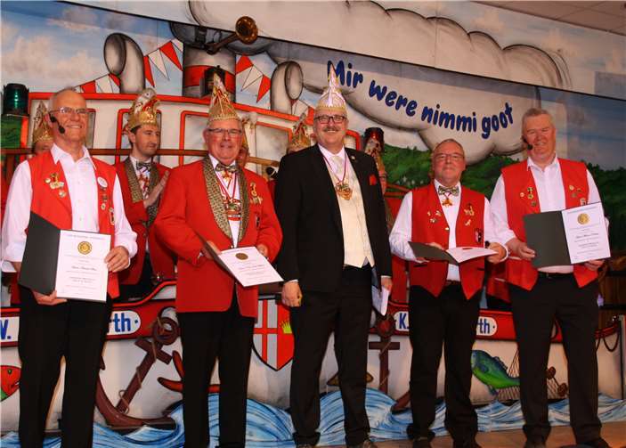 Die Jubilare v.l.: Harald Stein, Karl-Josef Mettler, RKK-Vize-Präsident Hermann Wagner, Jürgen Portugall und Werner Kreuter. Foto: Sebastian Kogge