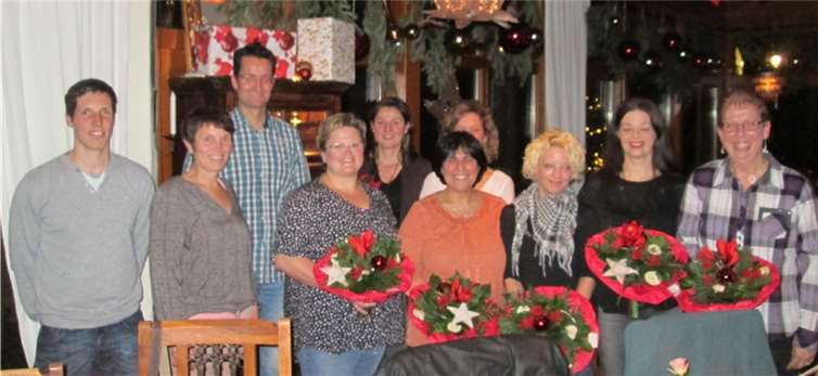 Die Jubilare wurden von ihrer Einrichtungsleiterin Petra Hühmann zu einem Abendessen mit ihren Vorgesetzten eingeladen und für ihre Treue ausgezeichnet.privat