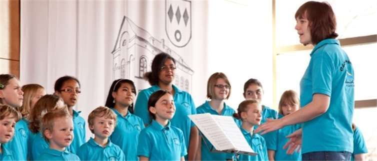 Die Jüngsten der Chorgemeinschaft Nickenich unter der Leitung von Eva Stumpen zeigen ihr musikalisches Können. Thomas Bergbold