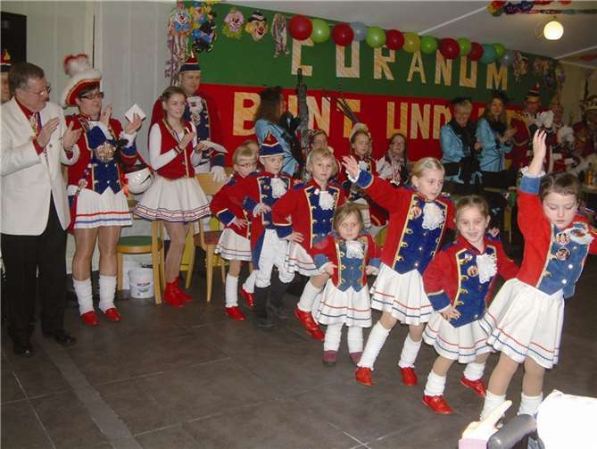 Die Jüngsten der Kripper Prinzengarde erfreuten die Senioren.AB