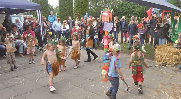 Die Jüngsten hatten ihren großen Auftritt mit einem Indianertanz.