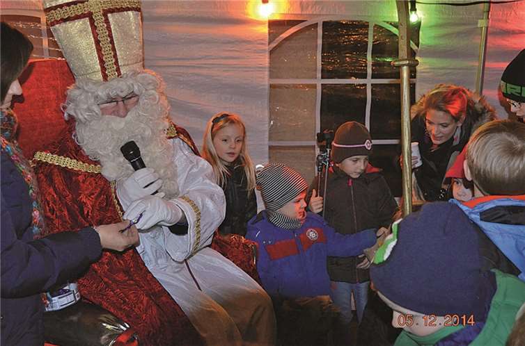 Die Jüngsten staunten über die tollen Geschenke des Nikolaus.