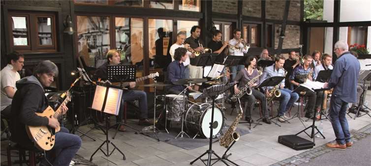 Die „Jürgen Dietz Big Band“ begeisterte mit einem explosiven Premierenkonzert. Gemeinde Wachtberg