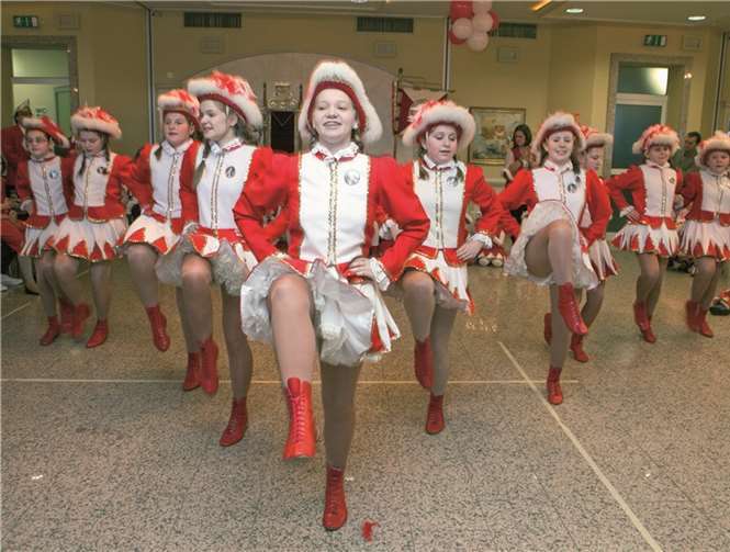 Die Jugend Prinzengarde der KG Villip zeigte bei der Proklamationssitzung im Hotel Görres ihr Können.