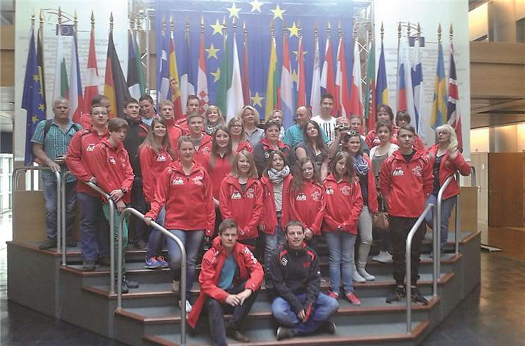 Die Jugend-Rot-Kreuzler beim Besuch des Europaparlamentes. privat