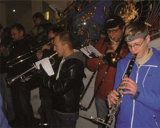 Die Jugend der Burgbläser Rheinbreitbach beim Martinszug.Privat