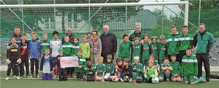 Die Jugend des SV Wormersdorf freut sich über die finanzielle Unterstützung des SPD-Sozialfonds.privat