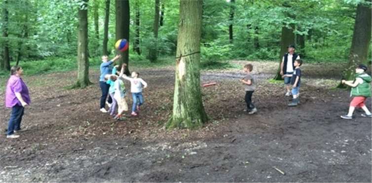 Die Jugend hatte viel Spaß an den vorbereiteten Spielstationen.privat