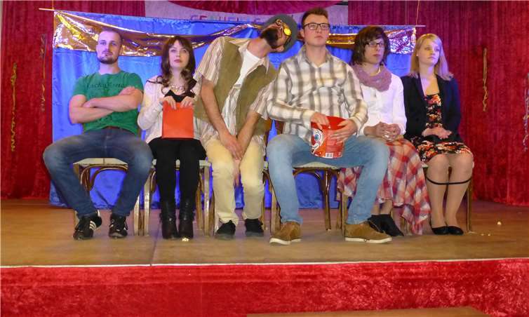 Die Jugend hatte zum Thema Filmszenen einen gelungenen Pantomimenvortrag, schauspielerisch gekonnt vorgetragen. privat