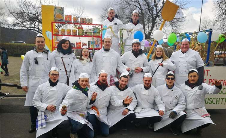 Die Jugend setzt sich durch den Verkauf von Glühweinbechern für Müllvermeidung - und damit für den Umweltschutz ein.