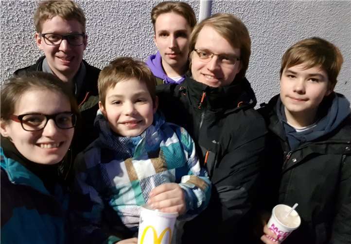 Die Jugend verbrachte mit Eislauf und Essen einen angenehmen Tag in Gemeinschaft. Foto: privat