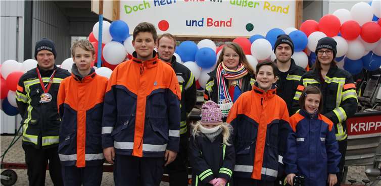 Die Jugendfeuerwehr Kripp beim Strohbärtreiben.Foto: privat