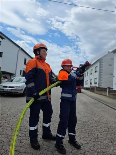 Die Jugendfeuerwehr Plaidt zeigt am Sonntagnachmittag ihr Können bei einer Übung an der Feuerwache.
