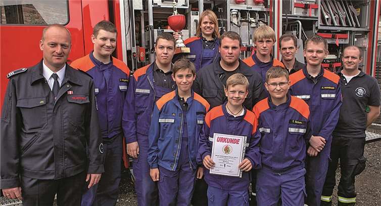 Die Jugendfeuerwehr aus Berkum gewann den Wanderpokal beim Leistungsnachweis im Rahmen des Gemeindefeuerwehrtages in Niederbachem.