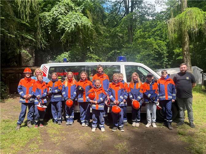 Die Jugendfeuerwehr der Freiwiiligen Feuerwehr Mendig und ihre Betreuer.  Foto: FFW Mendig