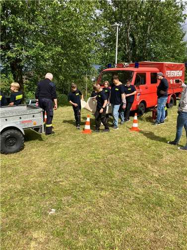 Die Jugendfeuerwehr der Freiwilligen Feuerwehr Dedenbach.
