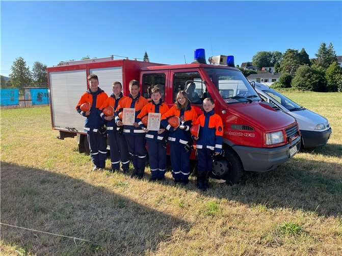 Die Jugendfeuerwehr der VG Vallendar war in Melsbach erfolgreich.  Fotos: privat