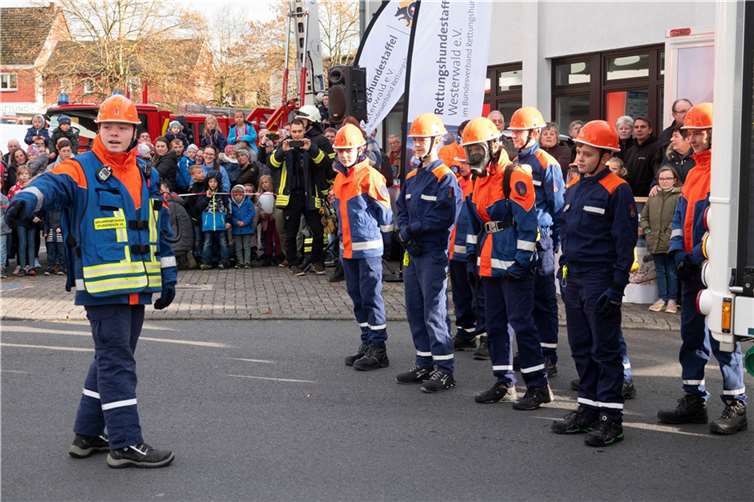Die Jugendfeuerwehr stellte am Nachmittag mit einer Schauübung ihr Können unter Beweis.  Quelle: Feuerwehr Puderbach