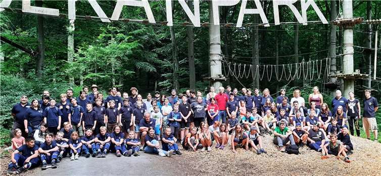 Die Jugendfeuerwehren verbrachten spannende Stunden im Kletterpark. Foto: Horst Klee