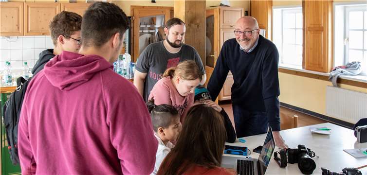 Die Jugendlichen bei der Bearbeitung ihrer Fotoergebnisse.Foto: privat
