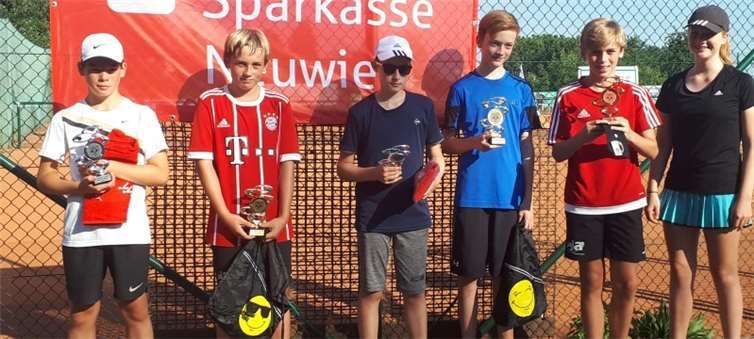 Die Jugendlichen boten den Zuschauern spannende Spiele.privat