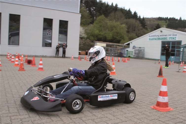 Die Jugendlichen des Godesberger Motor-Clubs starteten erfolgreich in die neue Rennsaison. privat