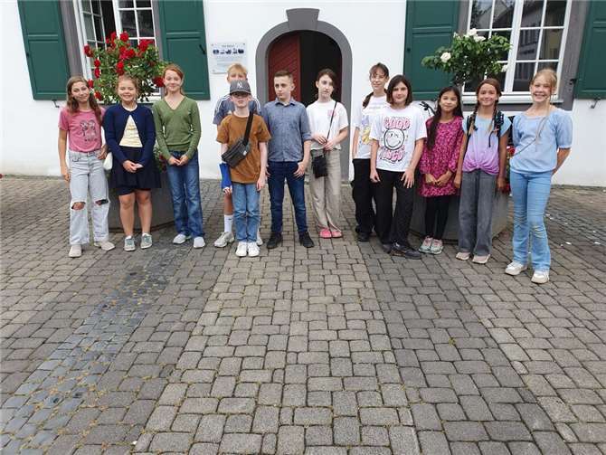 Die Jugendlichen des Schuljahrgangs 2013/2014 der Kunostein-Grundschule Engers versammelten sich kürzlich im Alten Rathaus. Foto: privat