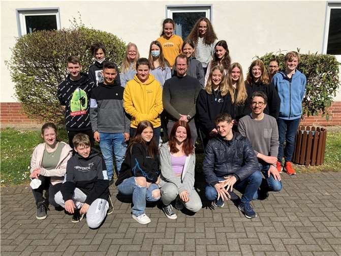 Die Jugendlichen, die im Mai in der Christuskirche Plaidt konfirmiert werden, erlebten mit „Teamern“, Diakon Cameron Conrad und Pfarrer Michael Stoer in Mainz ein buntes Wochenende. Foto: privat