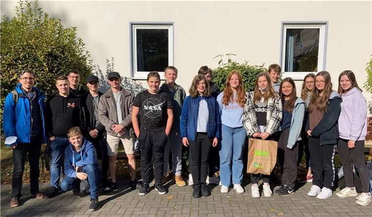 Die Jugendlichen, die im September in der Christuskirche Plaidt konfirmiert wurden, erlebten mit Teamern und Pfarrer Michael Stoer in Mainz ein abwechslungsreiches Wochenende.Foto: privat