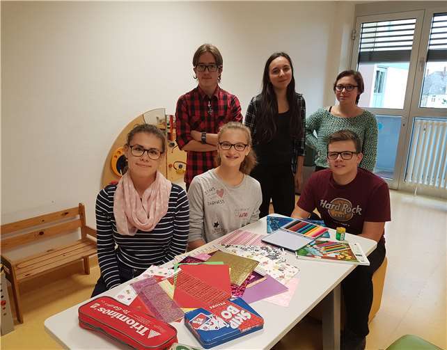Die Jugendlichen hatten Spiele und Bastelutensilien mitgebracht, um den kranken Kindern den Aufenthalt im Krankenhaus etwas angenehmer zu machen. privat