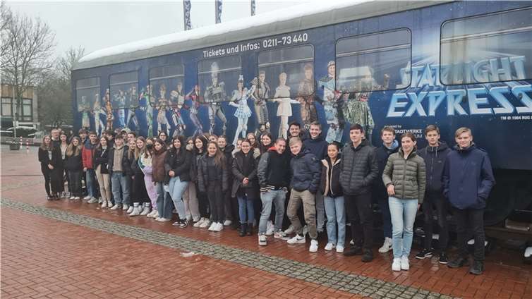 Die Jugendlichen hatten gemeinsam sichtlich Spaß an der bekannten Vorstellung.  Foto: Stephan König