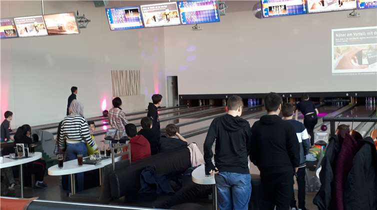 Die Jugendlichen hatten viel Spaß beim Bowlen.Foto: privat