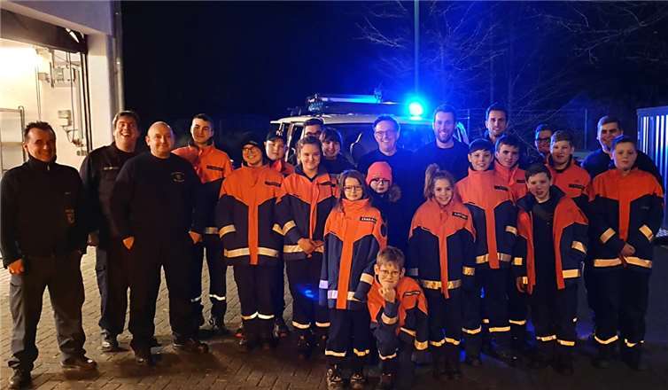 Die Jugendlichen mit Betreuern bei der Autobahnpolizei. Foto: Feuerwehr VG Dierdorf