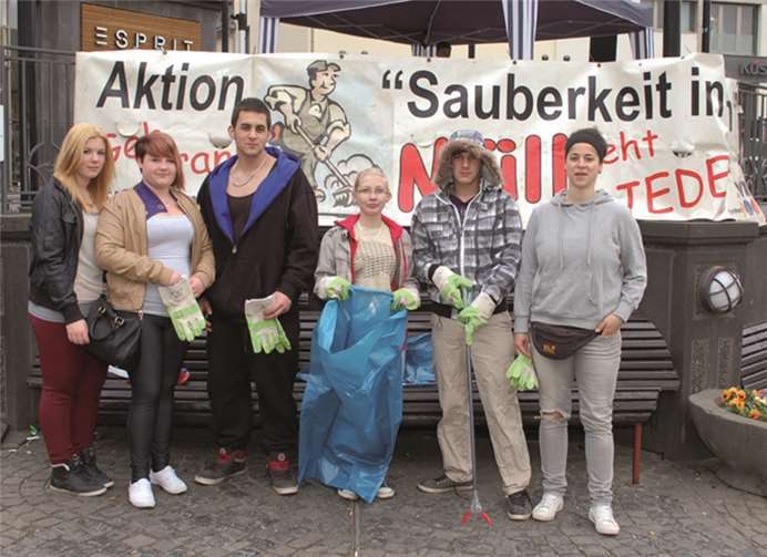 Die Jugendlichen mit Streetworkerin Sarah Sondermann (1. von rechts). Stadt Mayen