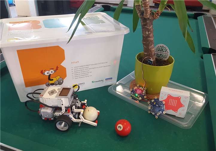 Die Jugendlichen programmierten diesen „Billardroboter“ sowie den „Bewässerungscomputer“.Foto: Stefan Bönninghausen, KJA Bonn