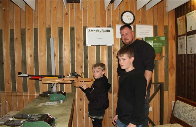 Die Jugendlichen wurden, wie die Erwachsenen, durch die Schießwarte betreut.